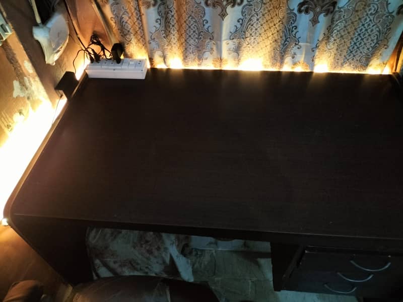 Office Computer Table With 3 Door 5
