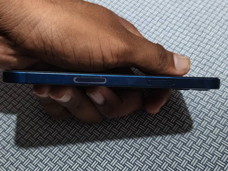 Apple iPhone 12 3