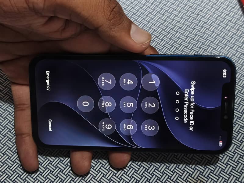 Apple iPhone 12 4