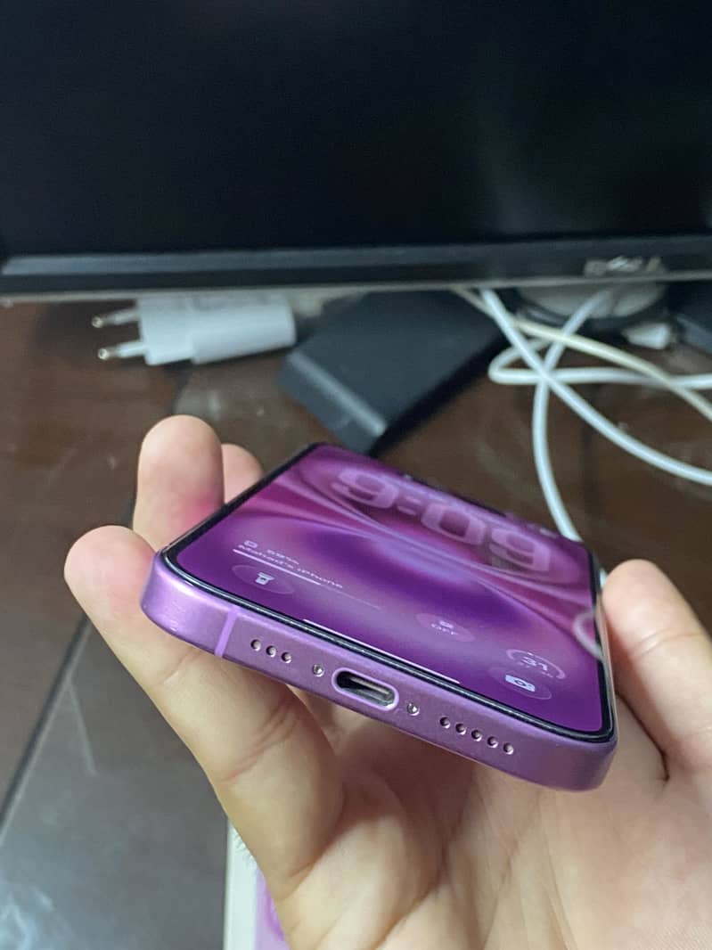 Apple iPhone 16 3