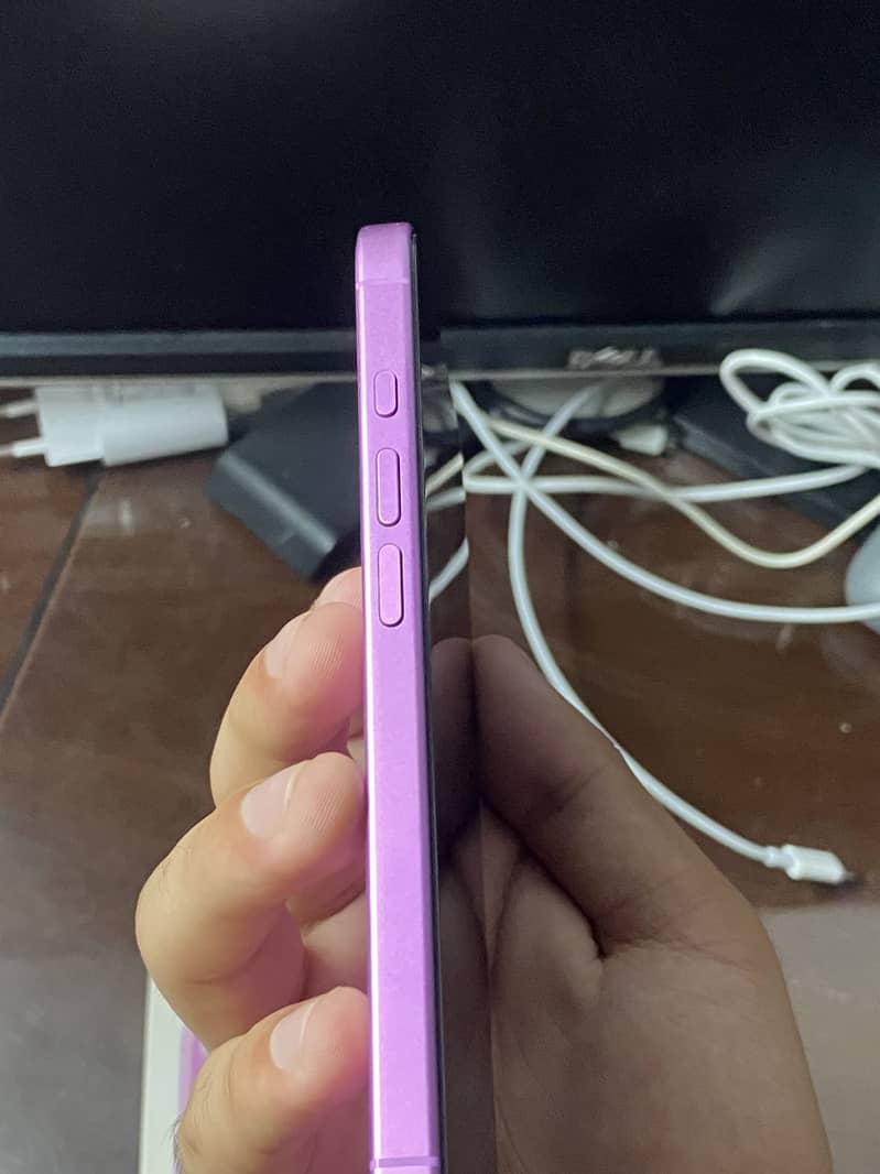 Apple iPhone 16 4