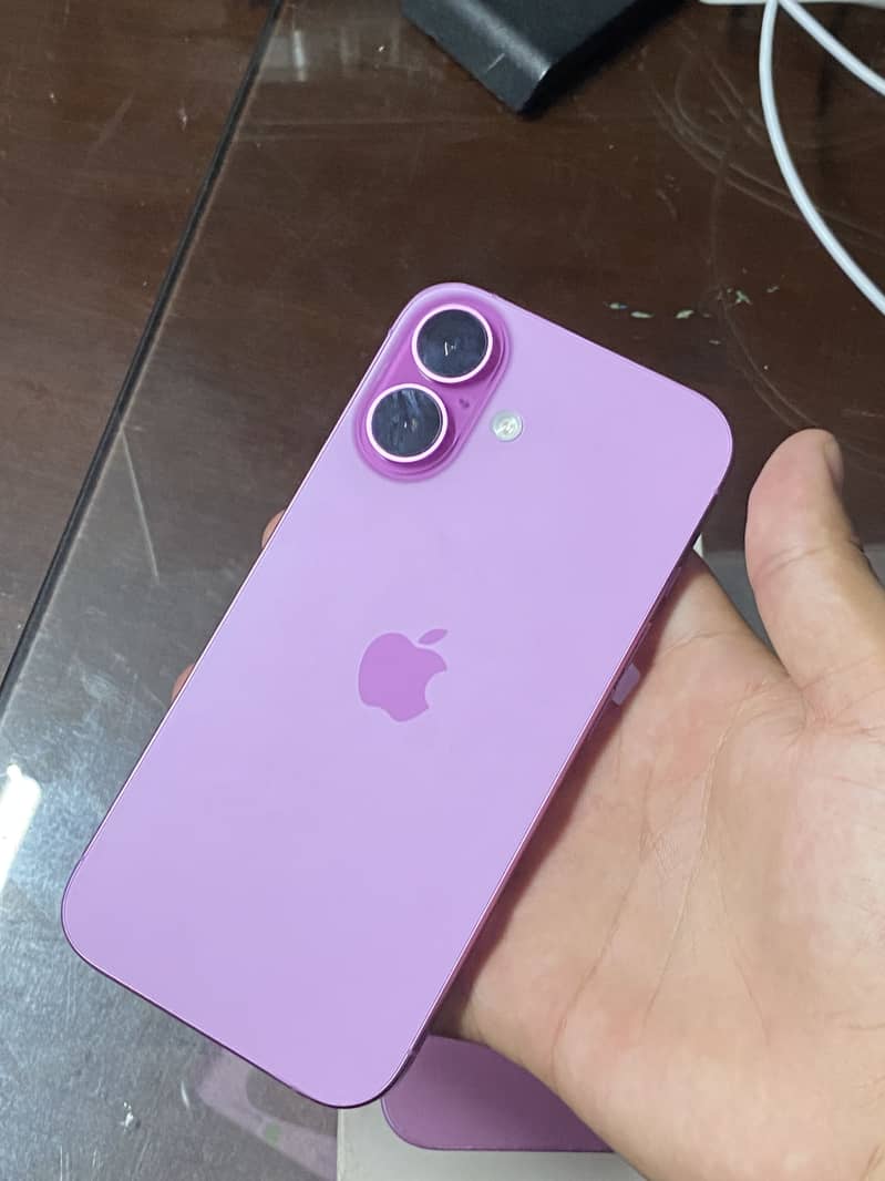 Apple iPhone 16 6