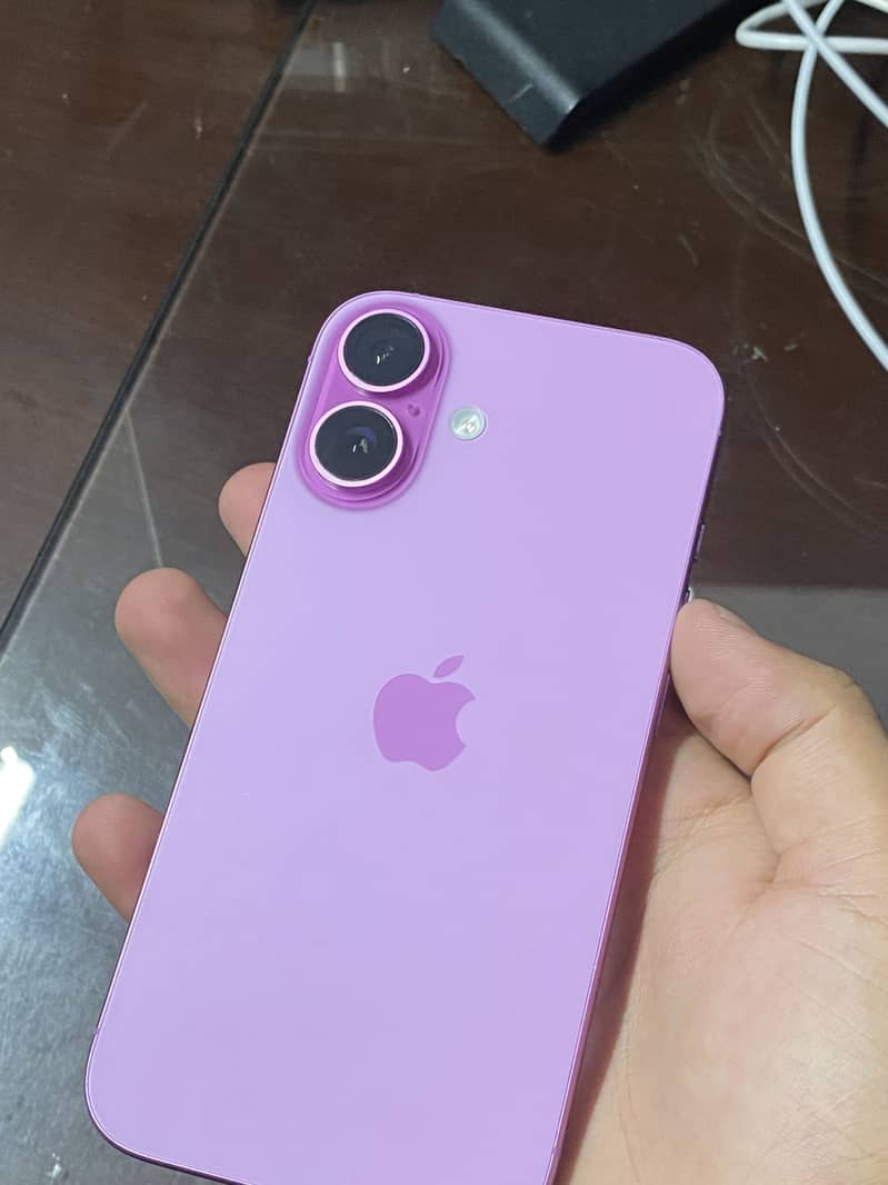 Apple iPhone 16 8