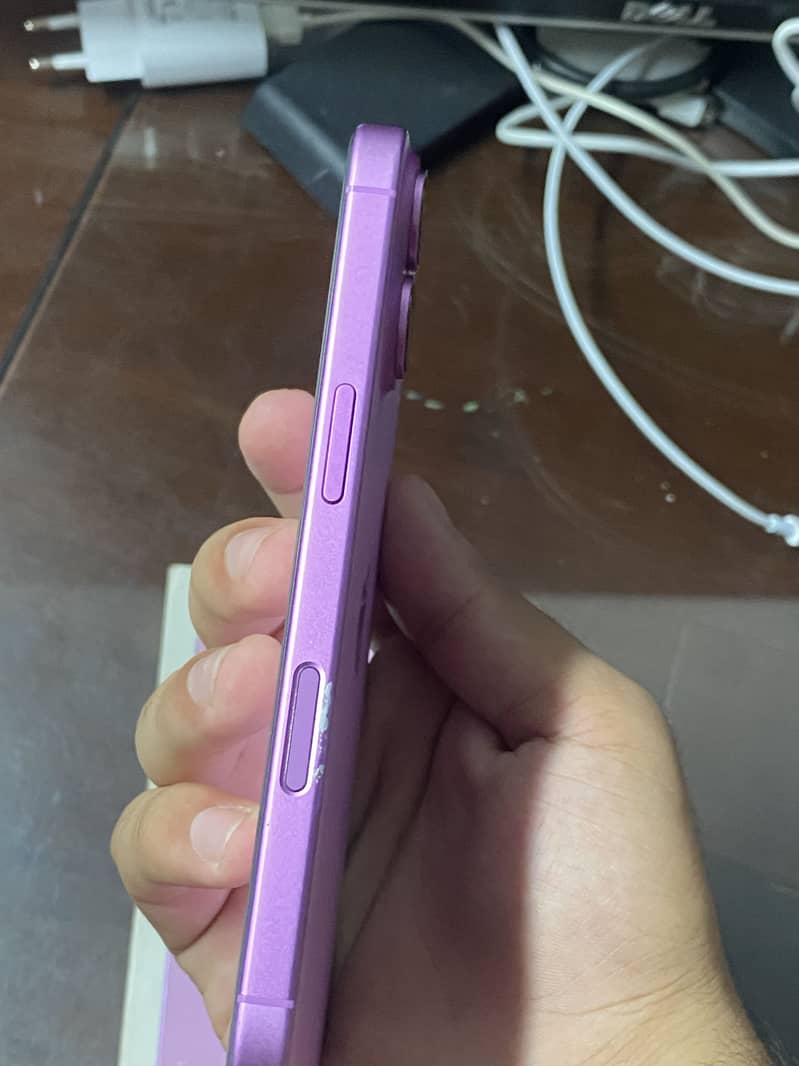 Apple iPhone 16 9
