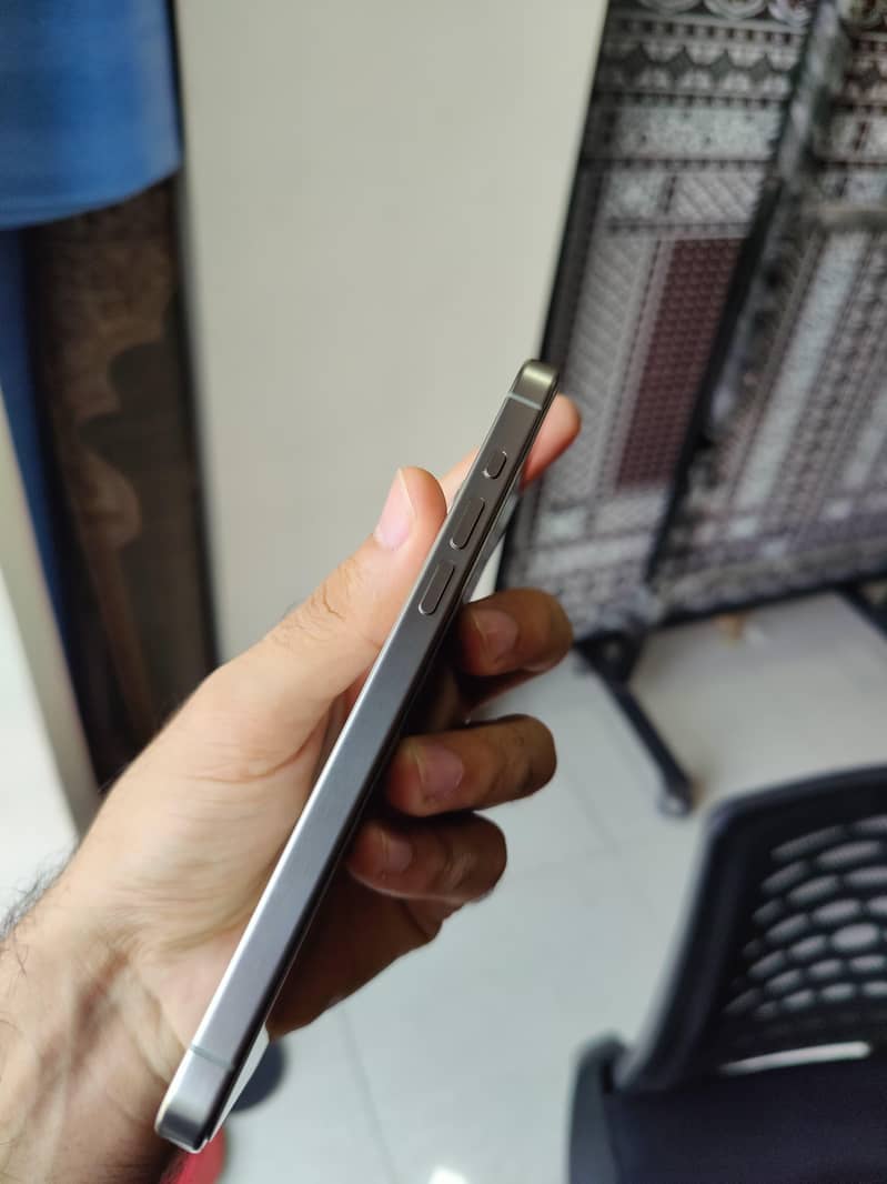 Apple iPhone 15 Pro Max 2