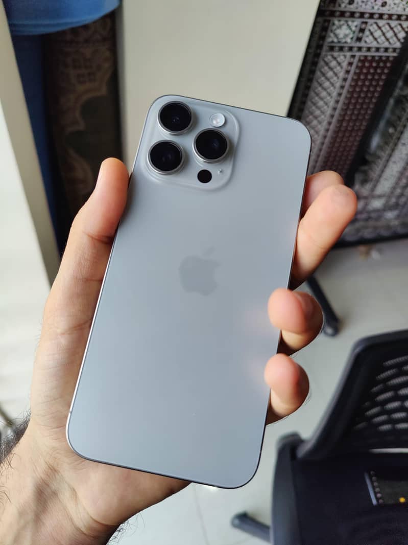 Apple iPhone 15 Pro Max 3