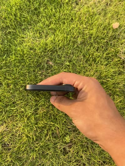 Apple iPhone 16