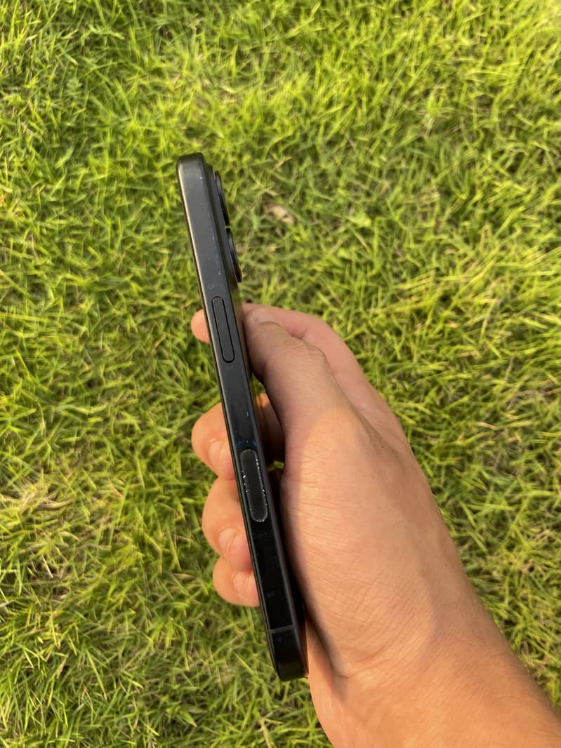 Apple iPhone 16 2