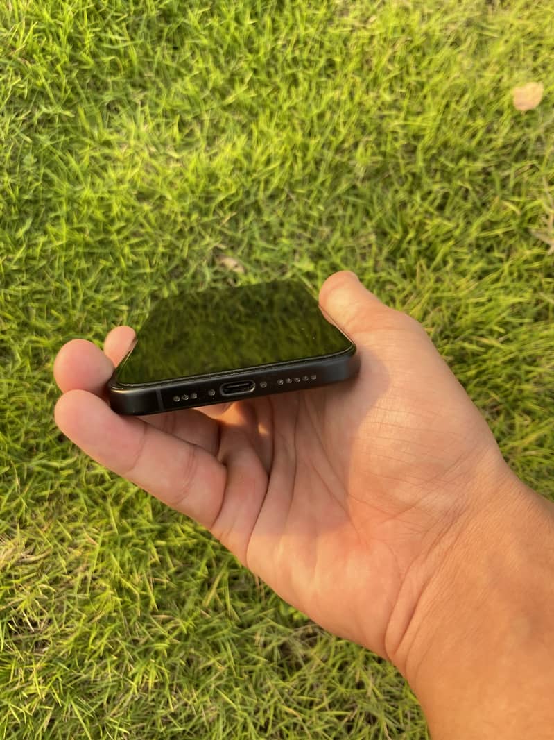 Apple iPhone 16 3