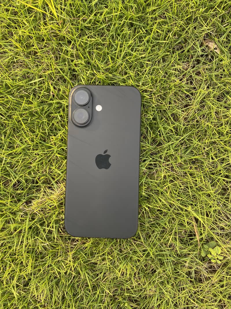 Apple iPhone 16 4