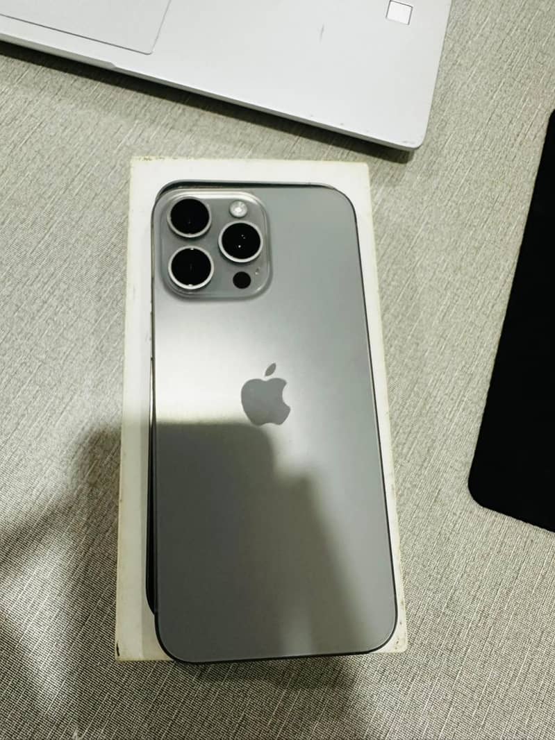iPhone 15 Pro Max 2