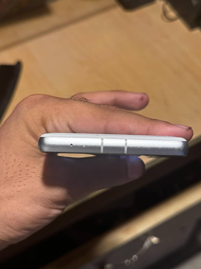 Google Pixel 7a 4