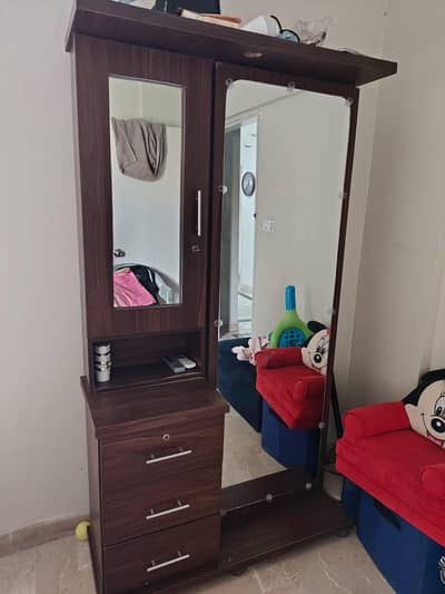 Sliding Door Dressing Table