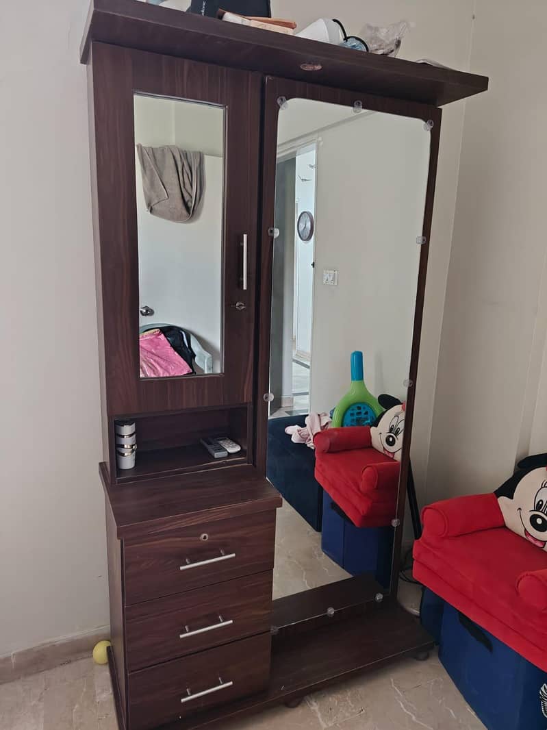 Sliding Door Dressing Table 0