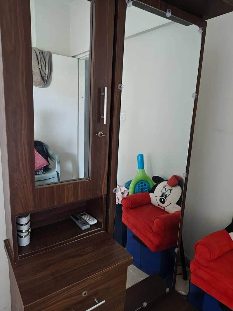 Sliding Door Dressing Table 2