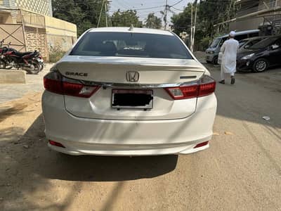 Honda Grace Hybrid 2015