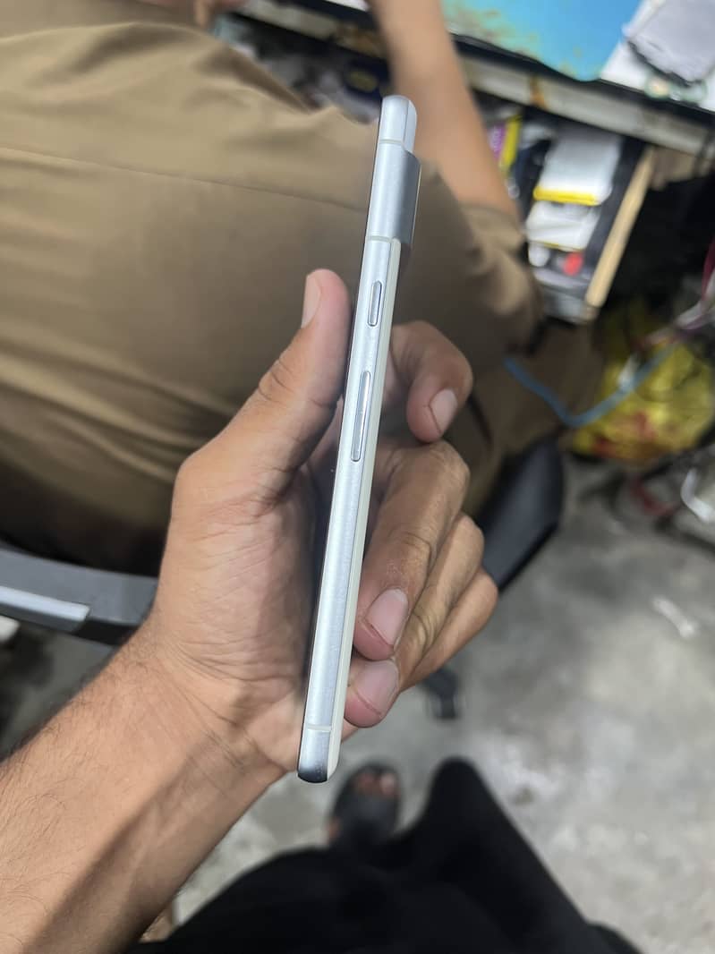 Google Pixel 7 3