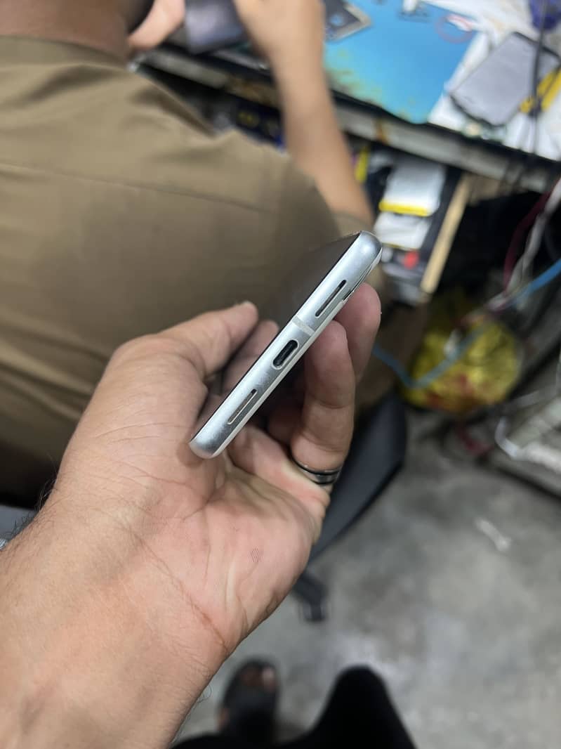 Google Pixel 7 4