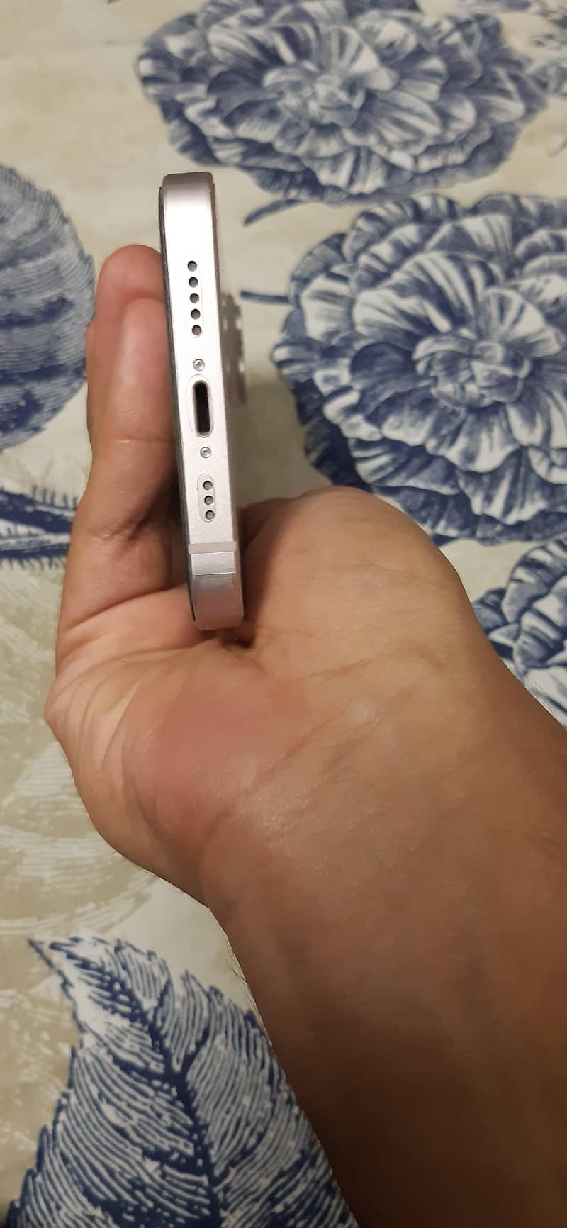 Apple iPhone 13 2