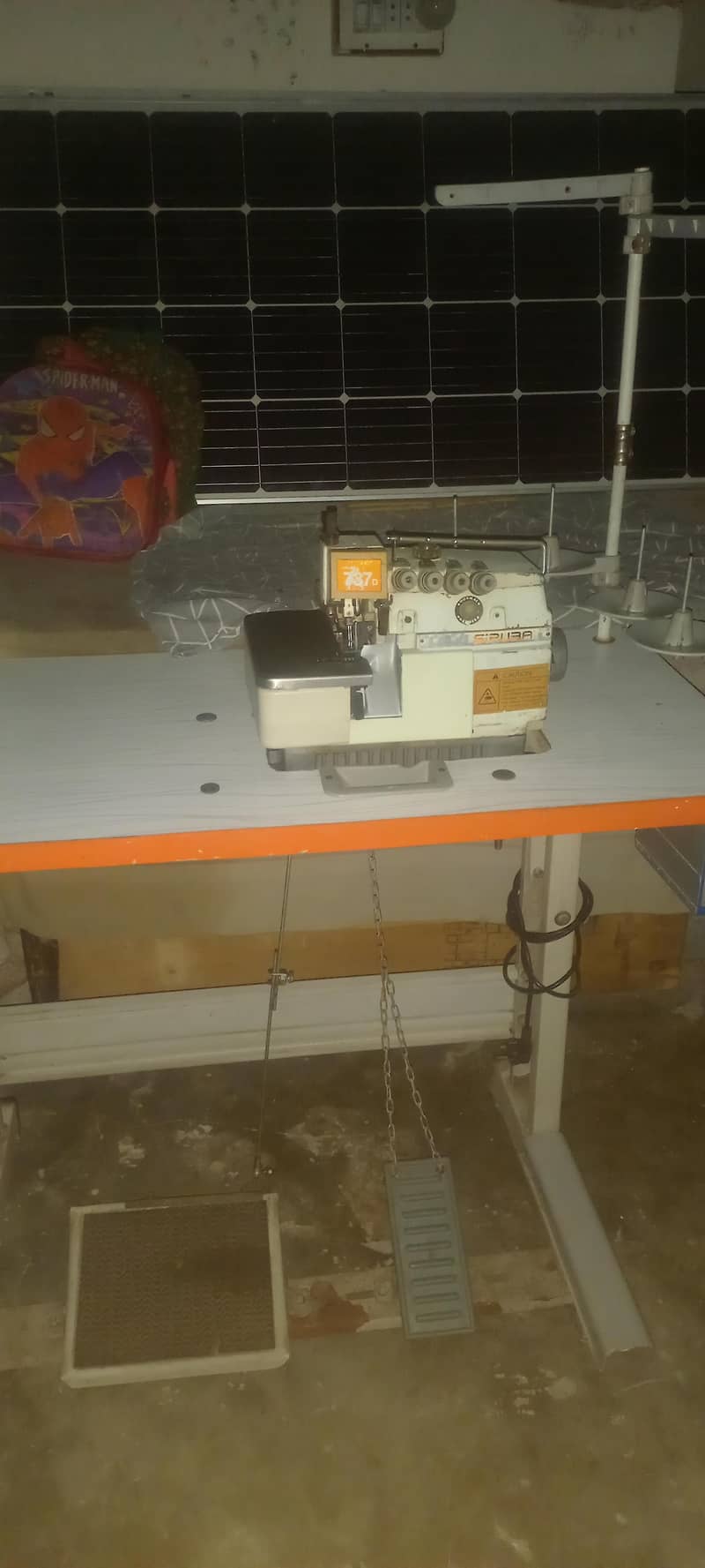 Siruba D model 4 thread overlock machine 1
