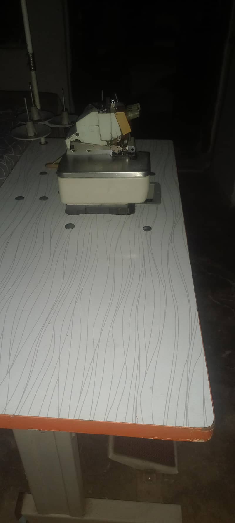 Siruba D model 4 thread overlock machine 3