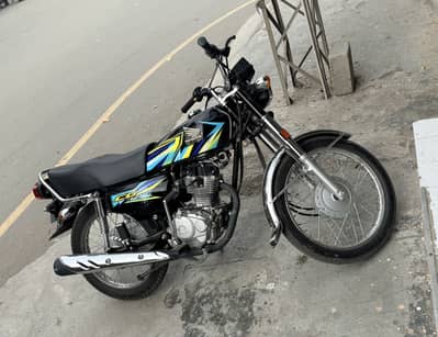 Honda 125 black