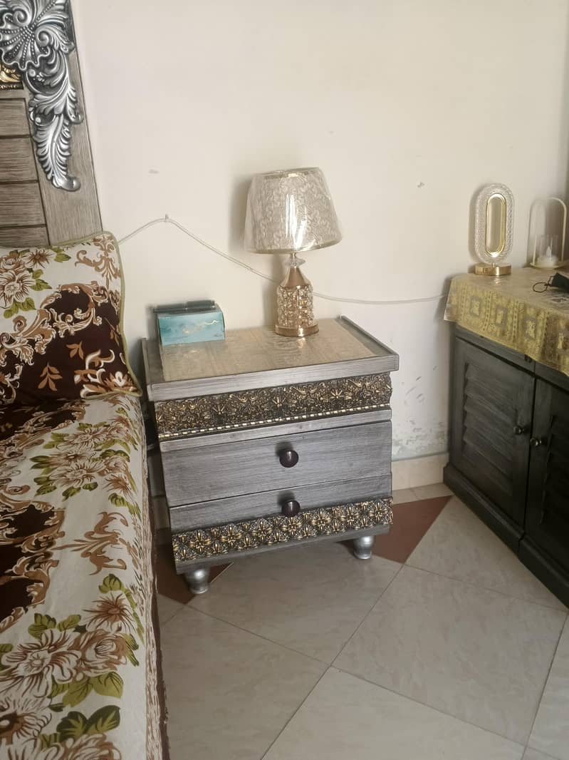 bad side table dressing  table 1