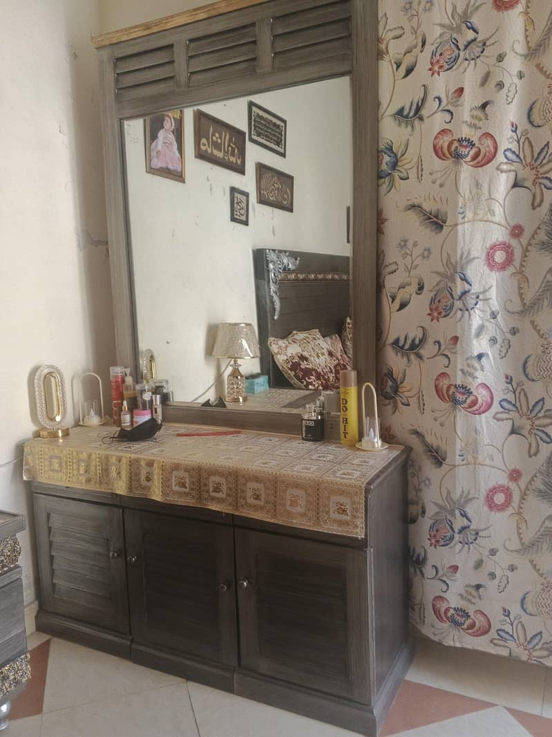 bad side table dressing  table 2