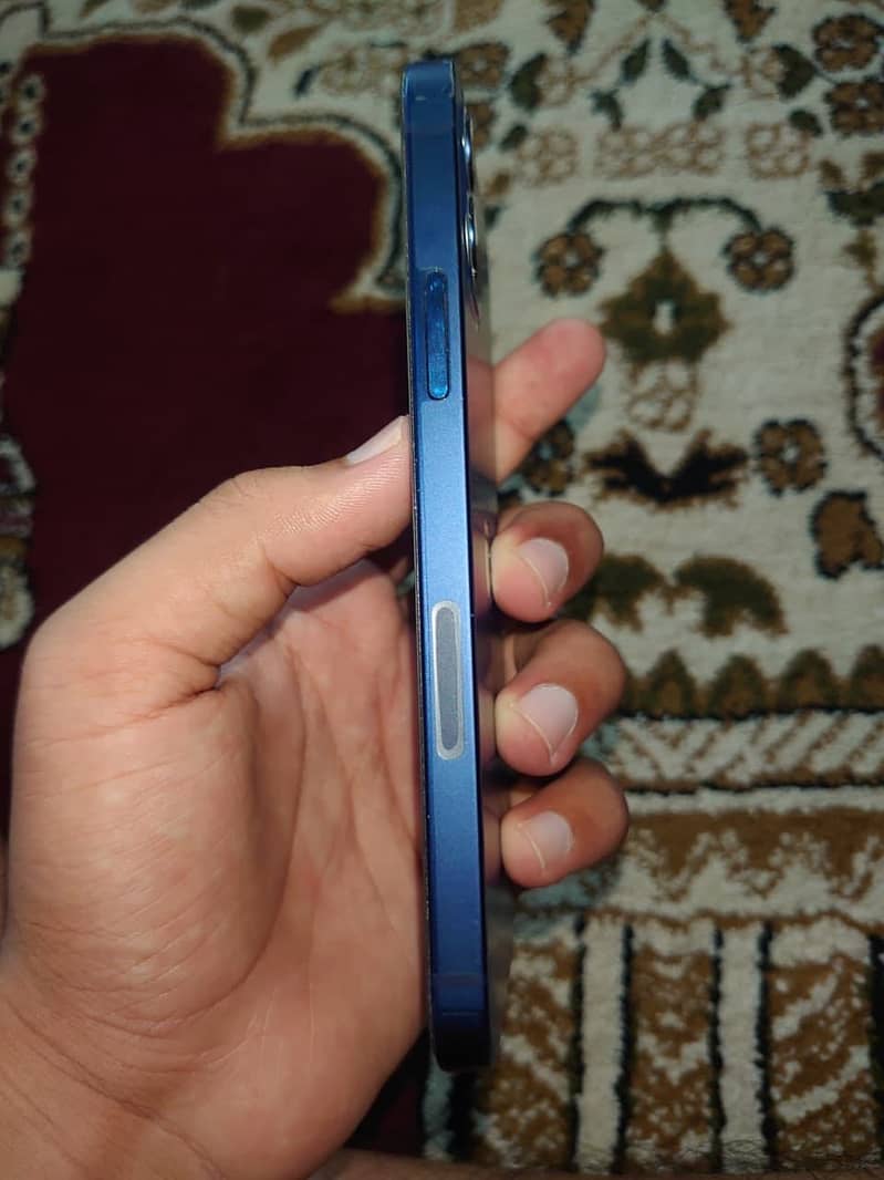 Apple iPhone 12 3
