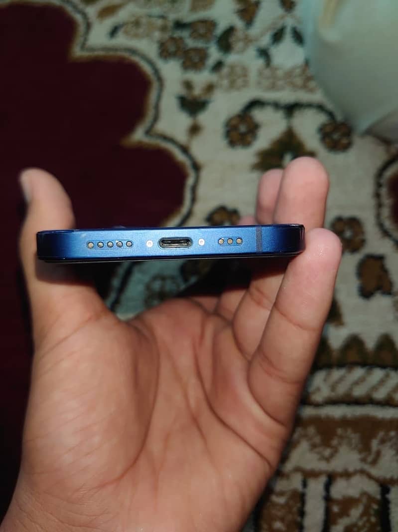 Apple iPhone 12 4
