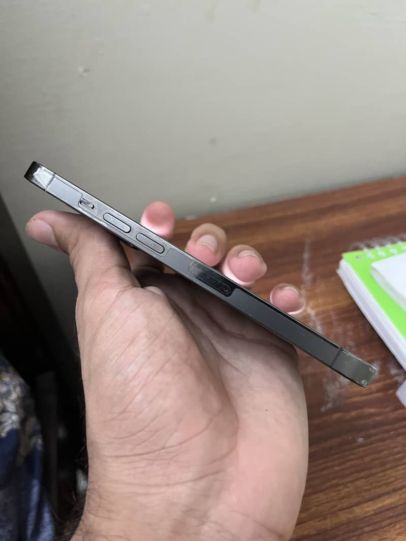 Apple iPhone 13 Pro 4