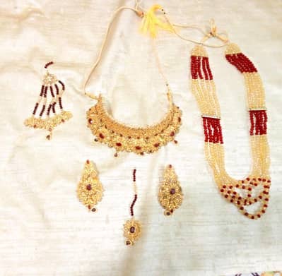 Bridal lehenga for rent with jewelry set