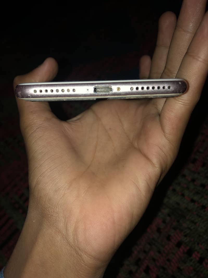 Apple iPhone 7 Plus 5