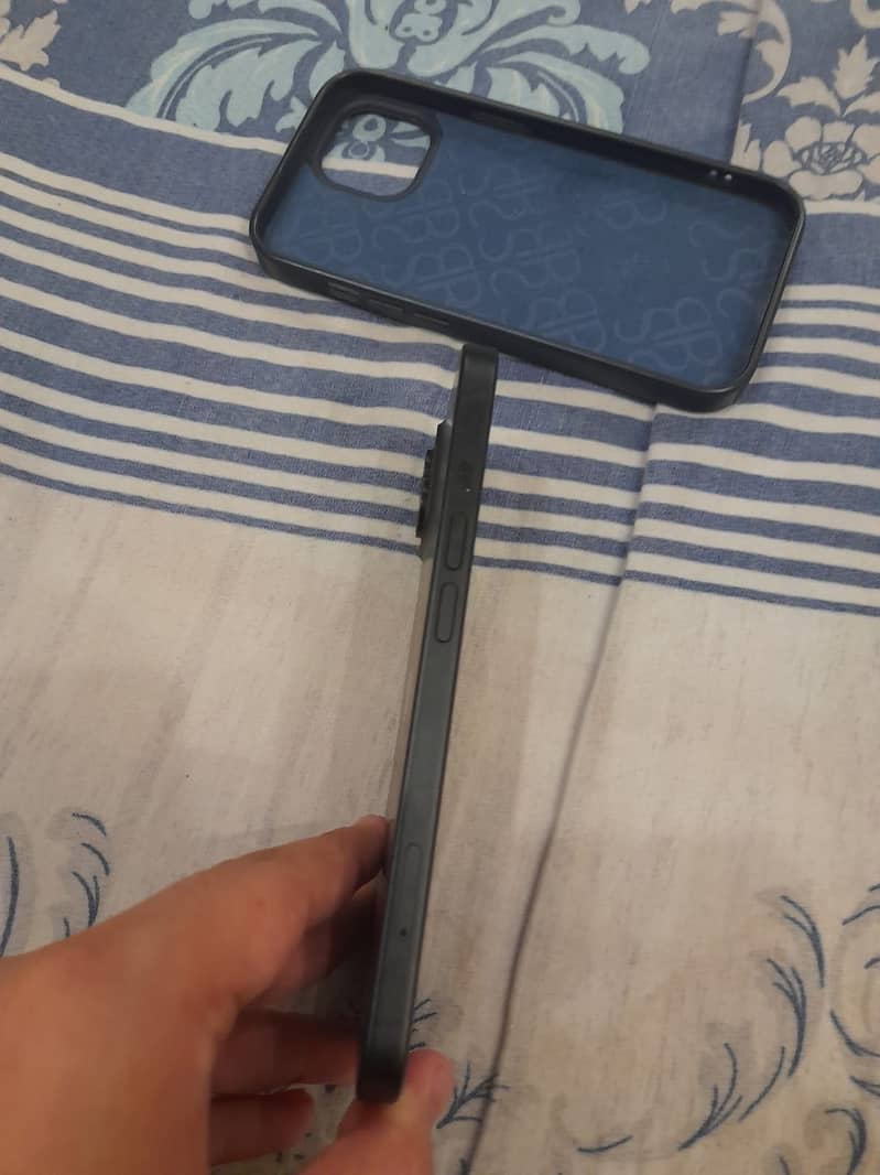 Apple iPhone 15 4