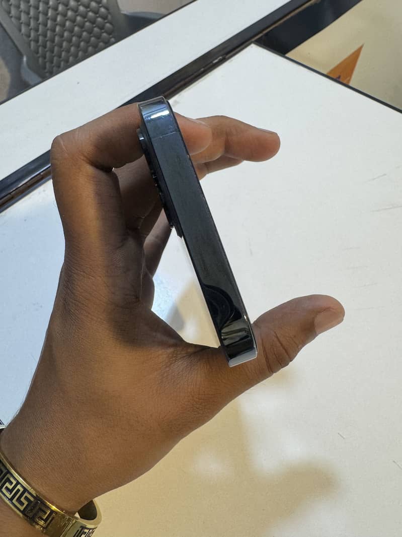 Apple iPhone 12 Pro 2