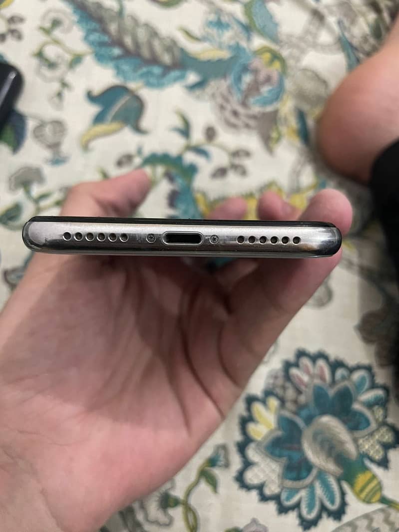 Apple iPhone X 5