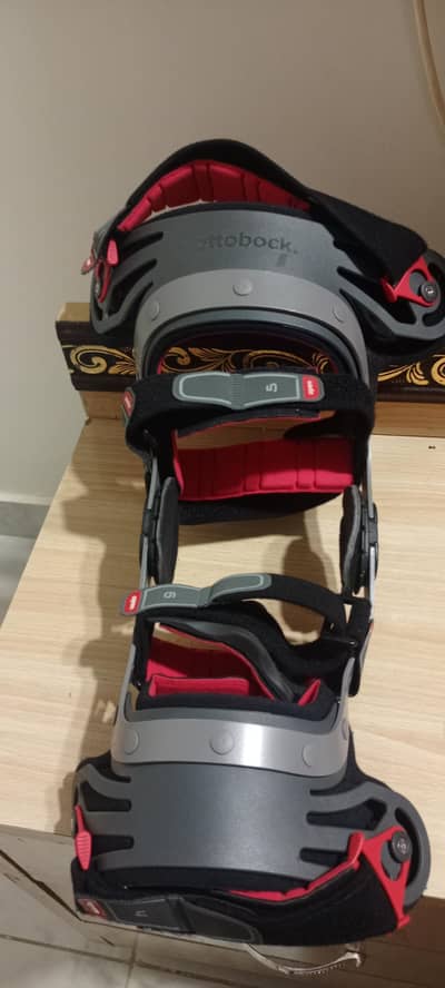 Knee brace