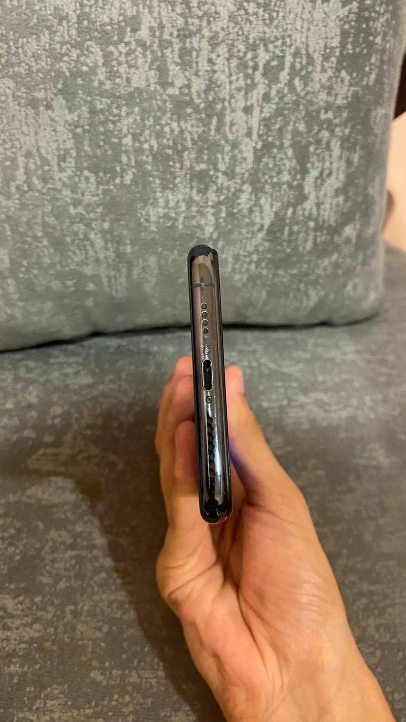 Apple iPhone 11 Pro Max 2