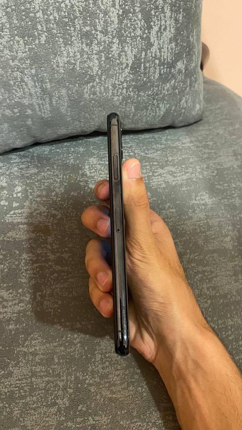 Apple iPhone 11 Pro Max 3