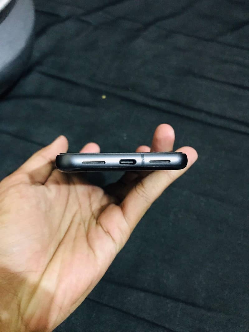 Google Pixel 8 4