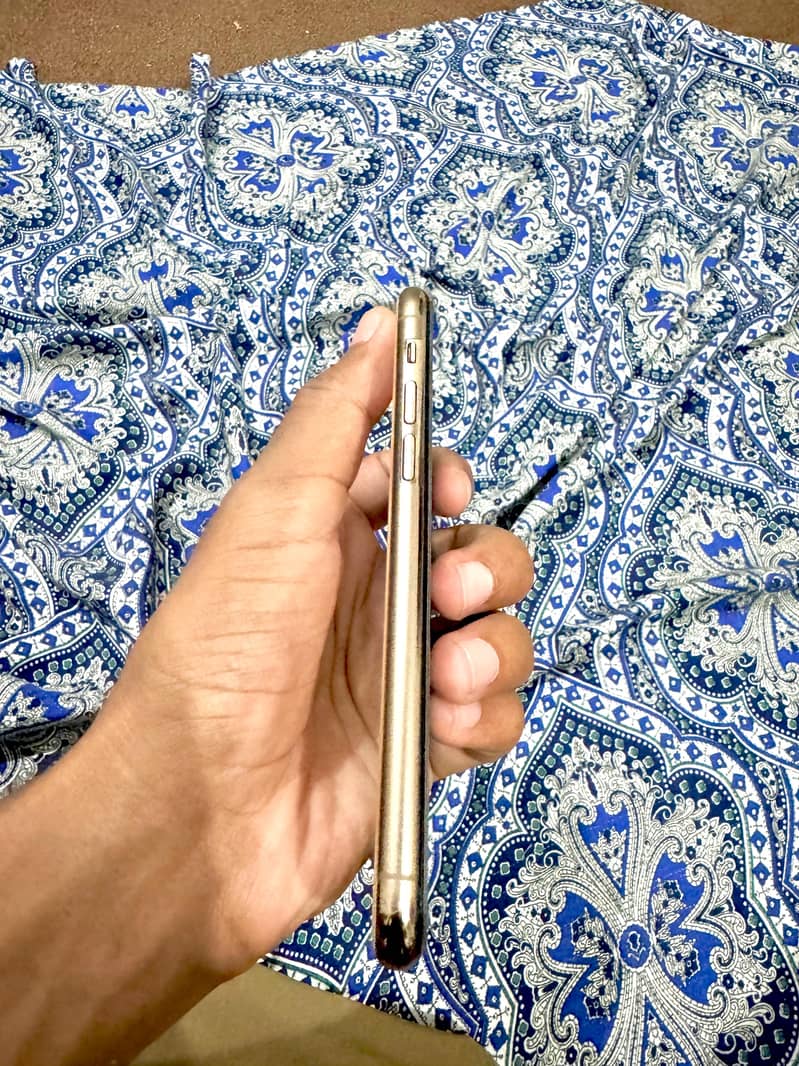 Apple iPhone 11 Pro 1