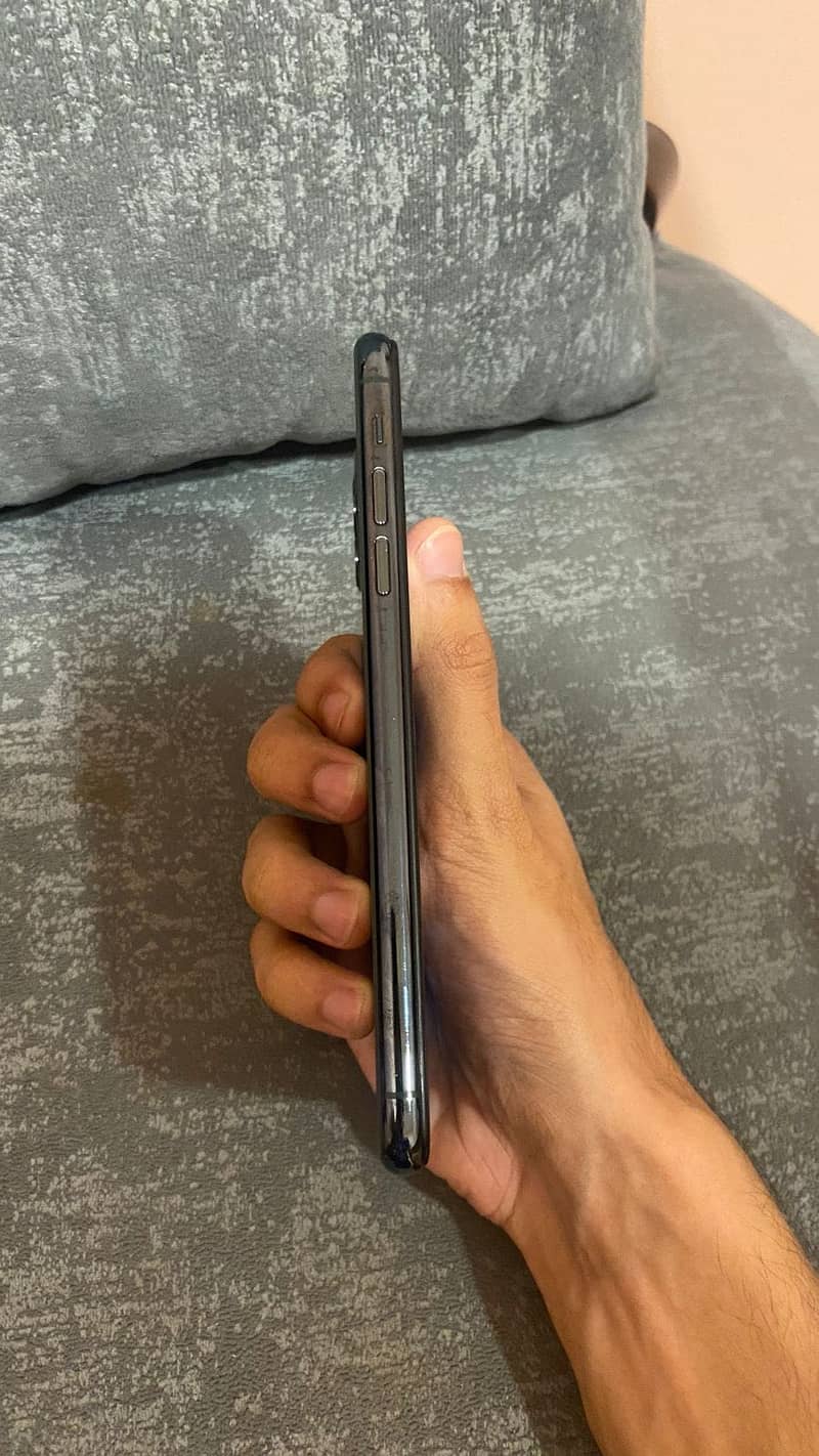 Apple iPhone 11 Pro Max 2