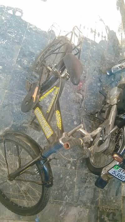 Medium size good condition bicycle