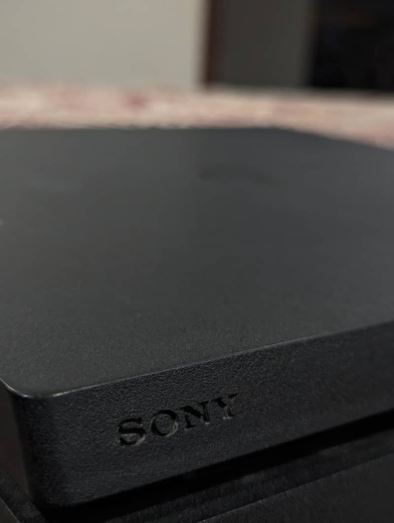PS4 Pro 1TB 0