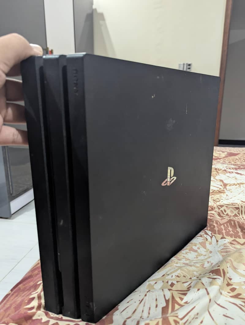 PS4 Pro 1TB 2
