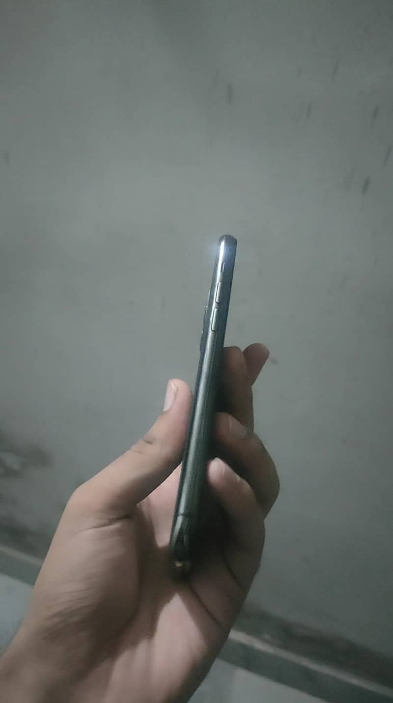 Apple iPhone 11 Pro 1