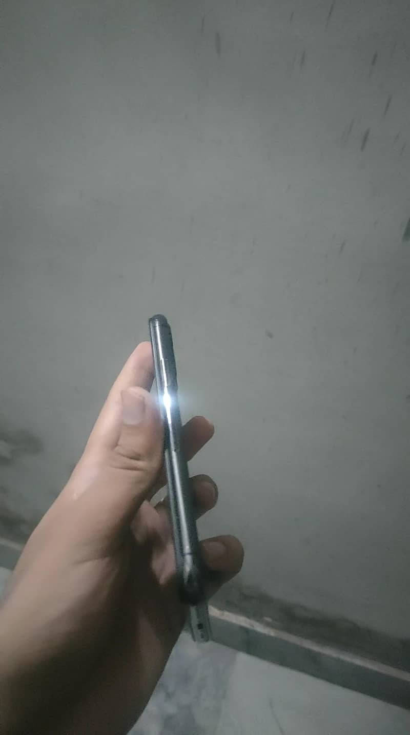 Apple iPhone 11 Pro 2