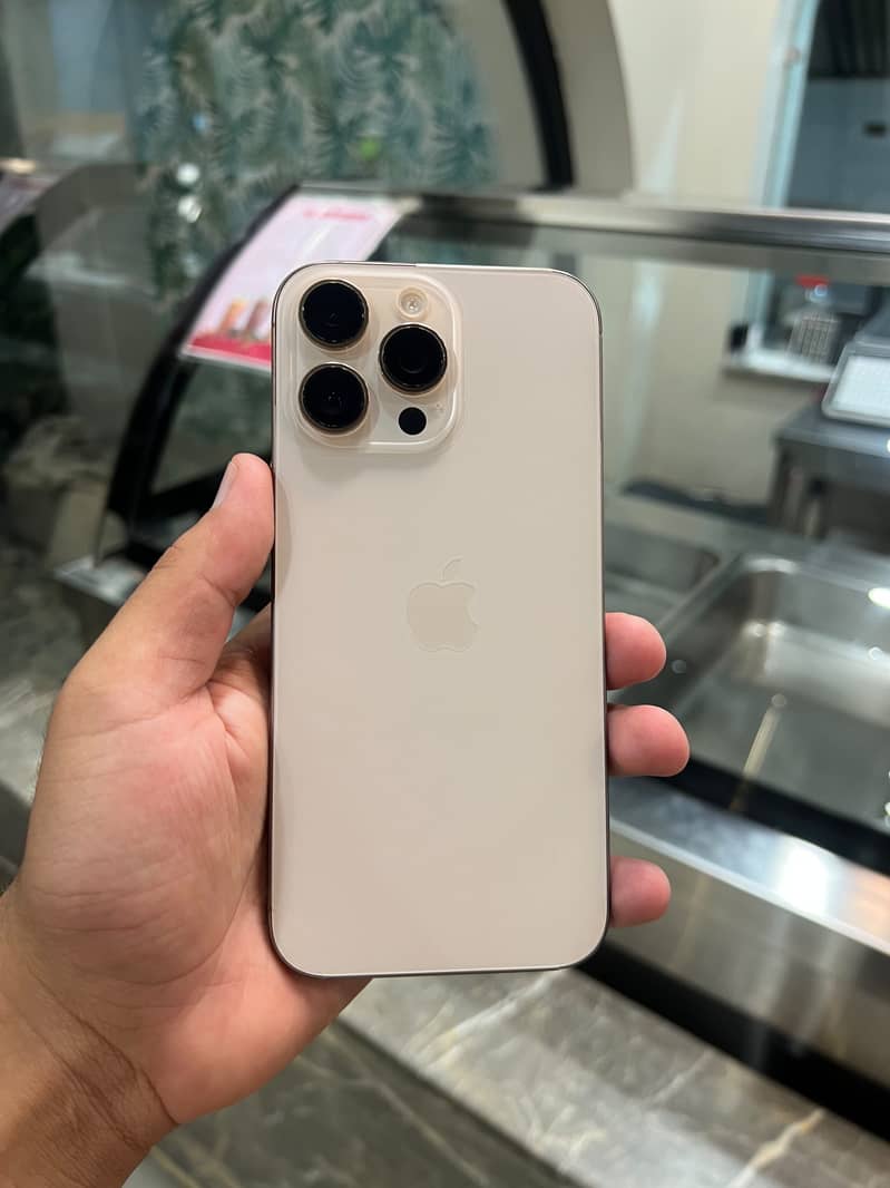 Apple iPhone 16 Pro Max 3