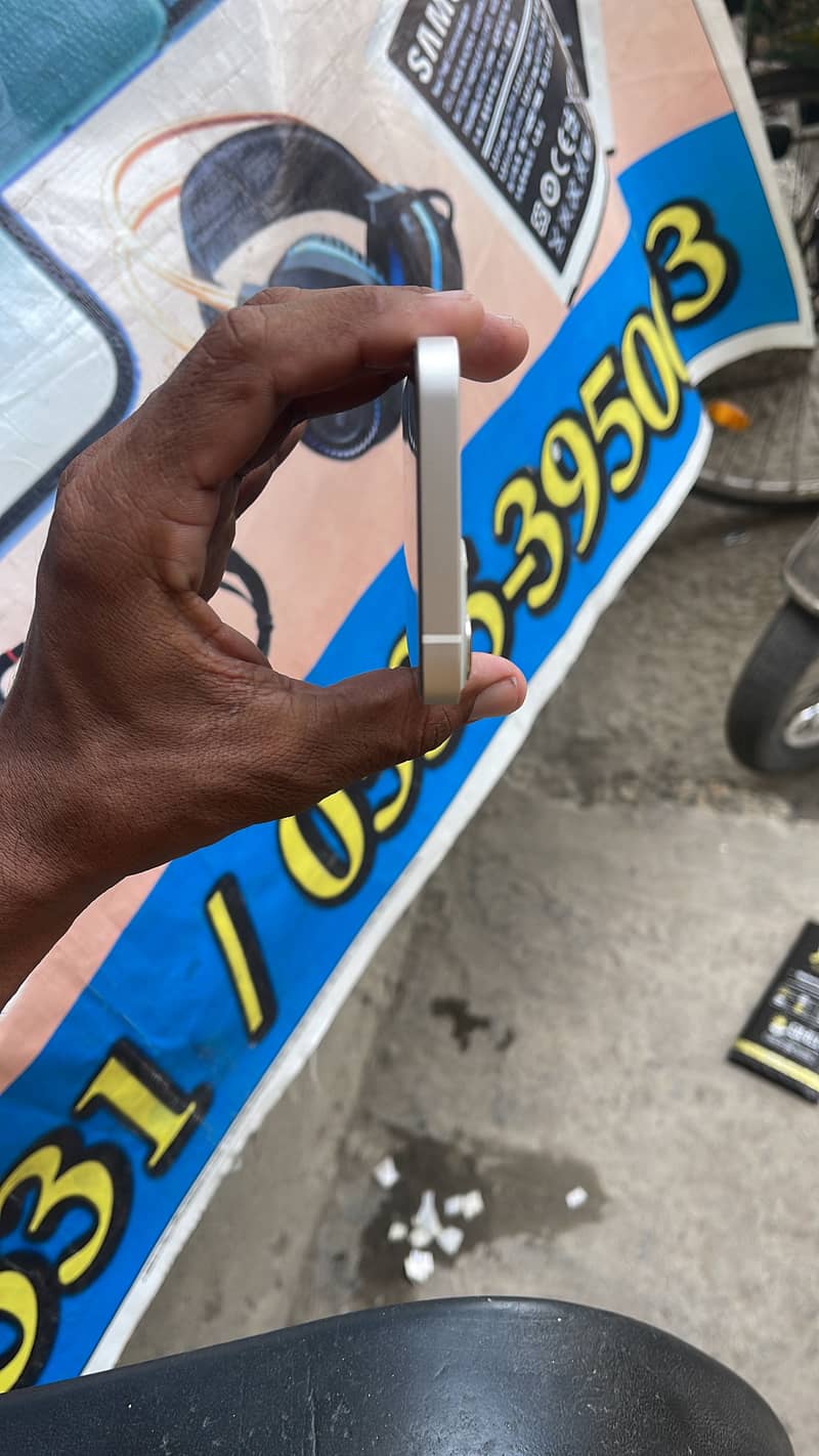 Apple iPhone 13 1