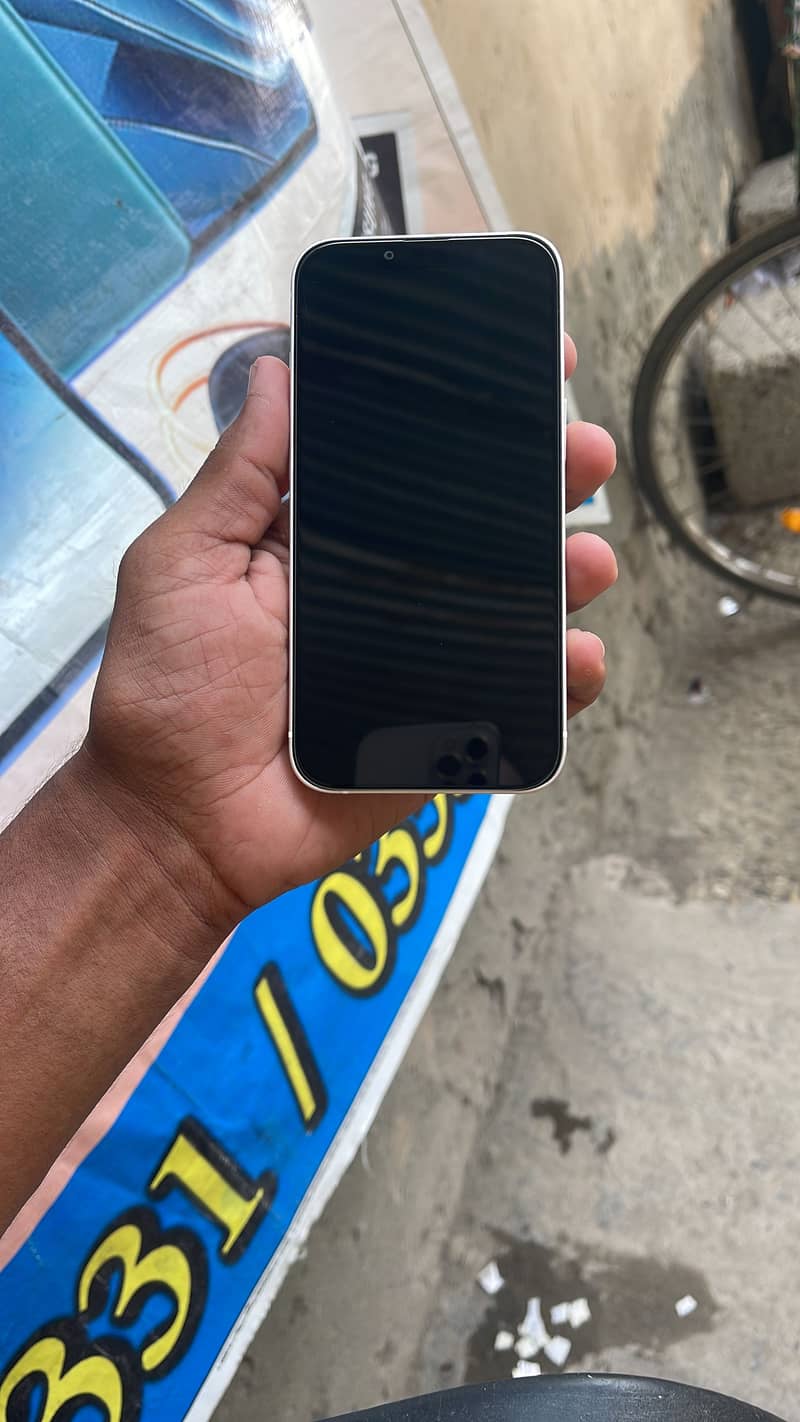 Apple iPhone 13 5